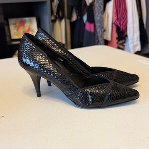Chic Vintage Black Snakeskin Heels